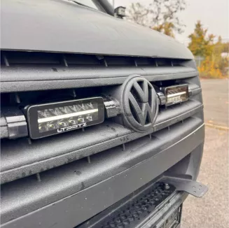 VW Crafter 1. Gen (2012-2016) - dedykowany zestaw lamp LP-TRX3-7E z mocowaniem na atrapie chłodnicy - 3