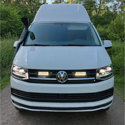 VW T6 Multivan - dedykowany zestaw lamp LP-TRX3-7E z mocowaniem na atrapie chłodnicy