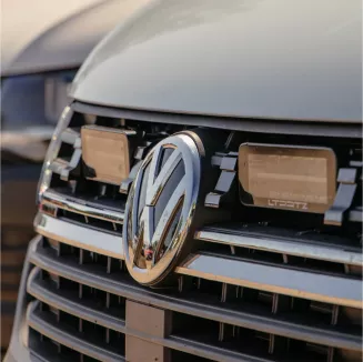 VW T6.1- dedykowany zestaw lamp LP-TRX3-7E z mocowaniem na atrapie chłodnicy - 2