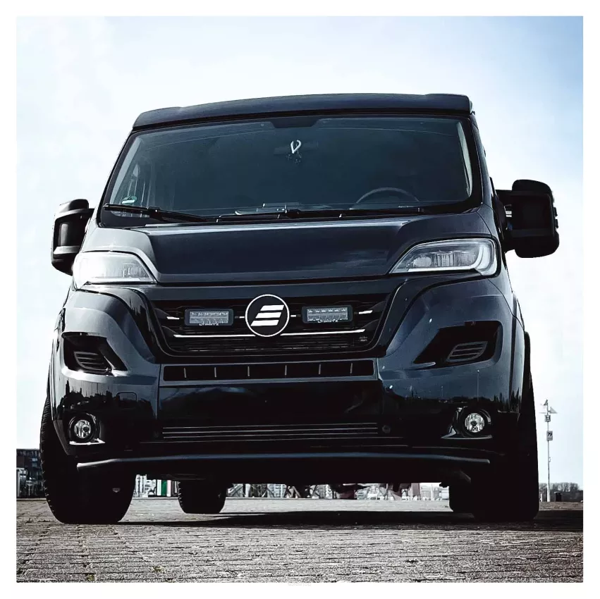 Fiat Ducato 8 (2022 < ) - dedykowany zestaw lamp LP-TRX3-7E z mocowaniem na atrapie chłodnicy