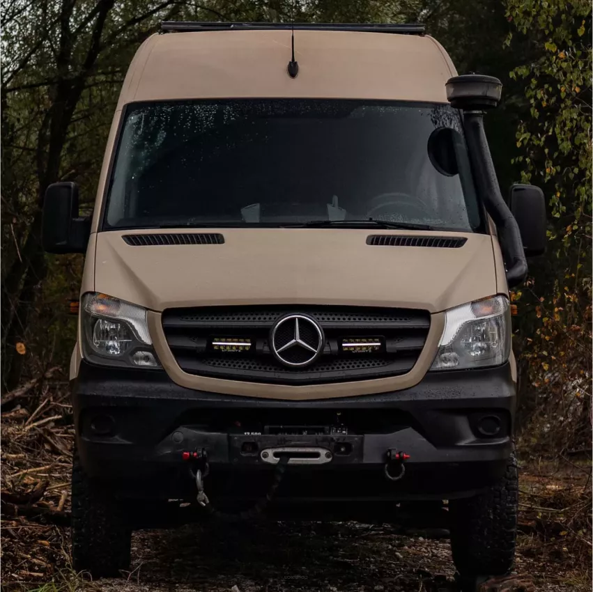 MB Sprinter W906 Facelift (2013 -2018) - dedykowany zestaw lamp LP-TRX3-7E z mocowaniem na atrapie chłodnicy